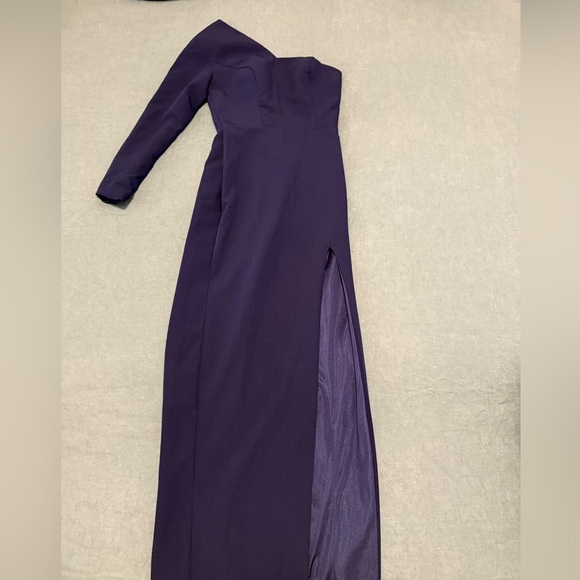 Elegant Blue Asymmetrical One Shoulder Gown - Picture 2 of 3